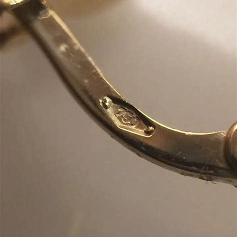 Le Double Laminé Or : Un Matériau d'Exception pour les Montures de Lunettes Vintage