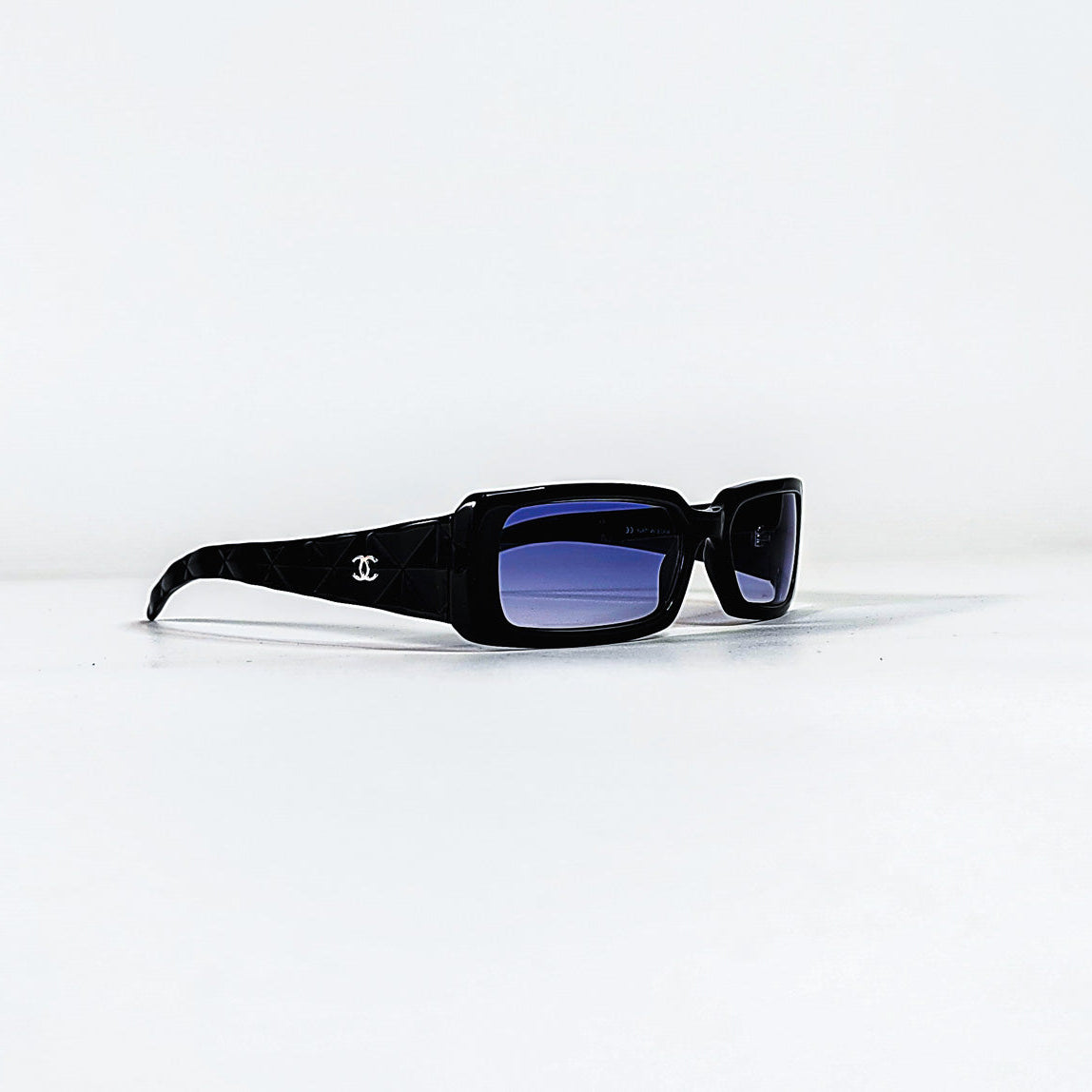 lunettes vintage chanel 5046 C501/9 noir verres bleus – vue trois quarts