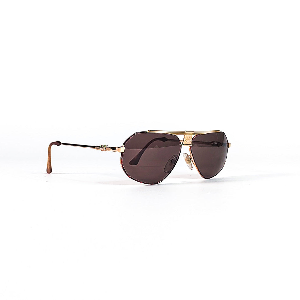 Vue oblique des lunettes Kappa 250 vintage avec double pont et logo Kappa