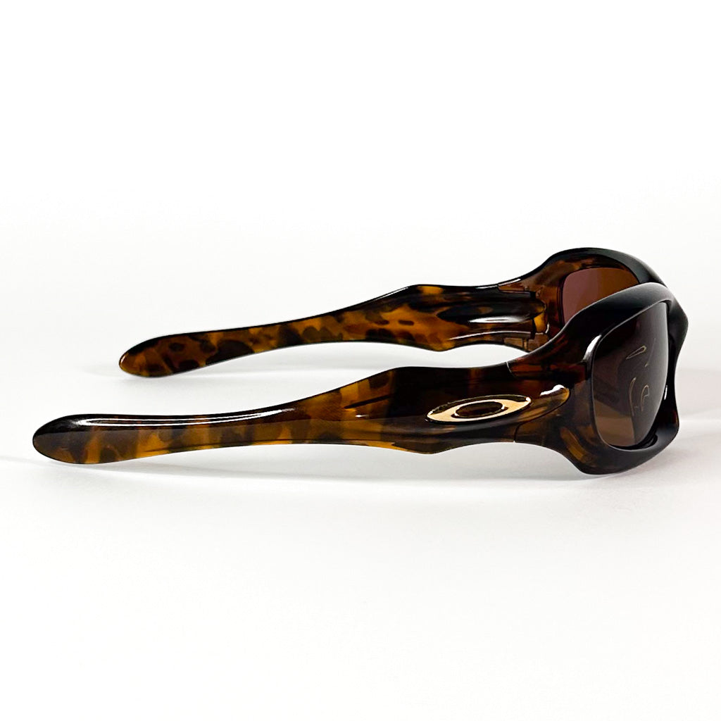Oakley lunettes vintage écaille, détail logo doré sur la branche