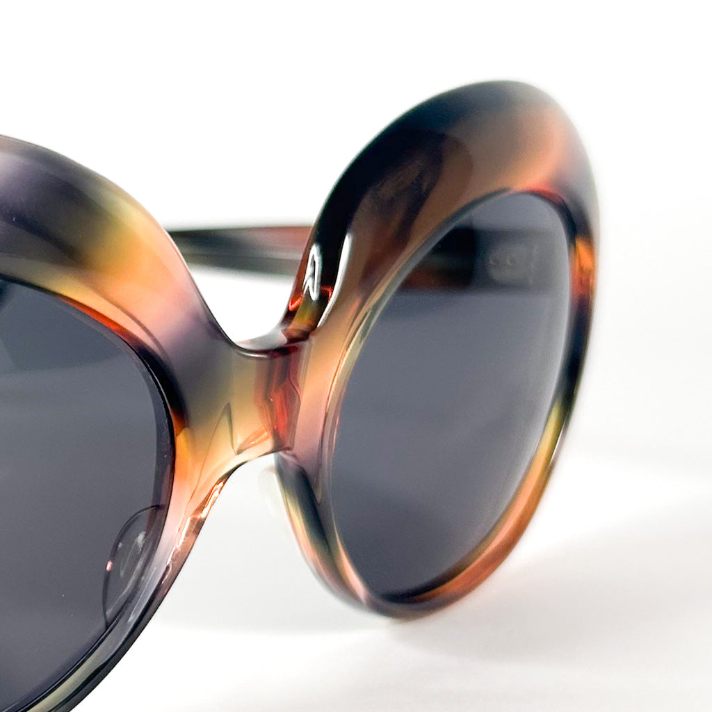 Vue 3/4 des lunettes Maison Salanson – style années 70 revisité en acétate marbré