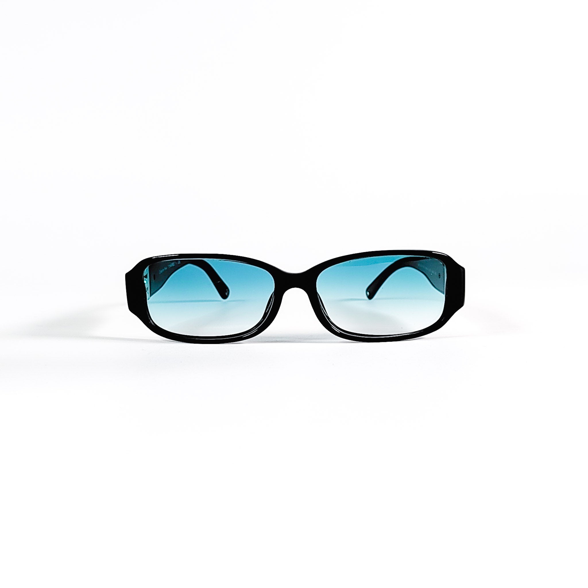 Lunettes de soleil vintage Chanel 3166-H Collection Perle, vue de face, acétate noir, verres bleu turquoise dégradés
